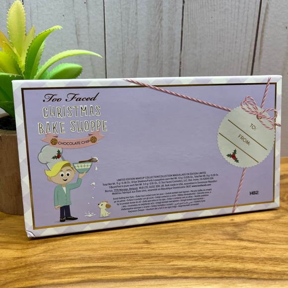 Too Faced Christmas Bake Shoppe Chocolate Chip Cookie-Scented Face & Eye Palette - Picture 6 of 7